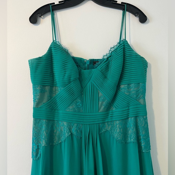 Prom or wedding dress - Picture 2 of 4